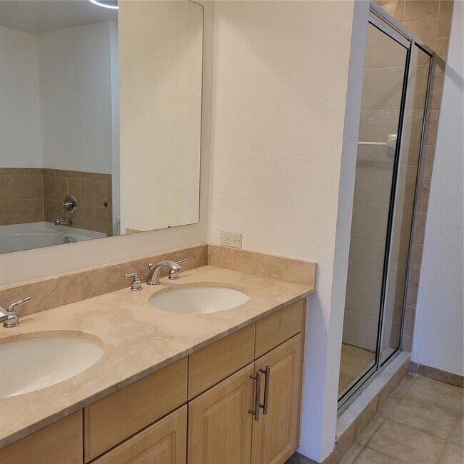 Building Photo - 1064 N Tamiami Trl