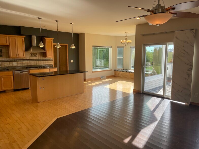 Building Photo - 3169 Pleasant St