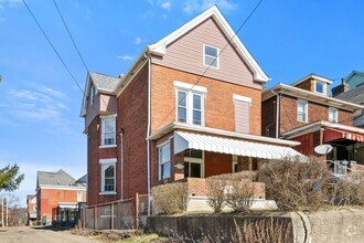 Building Photo - Spacious 5 Bedroom 1.5 Bathroom Home in Ha...
