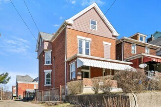 Building Photo - Spacious 5 Bedroom 1.5 Bathroom Home in Ha...