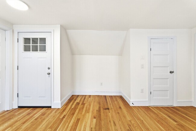 Building Photo - 70 Bellevue St