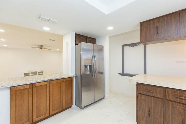 Building Photo - 8253 Redfield Dr