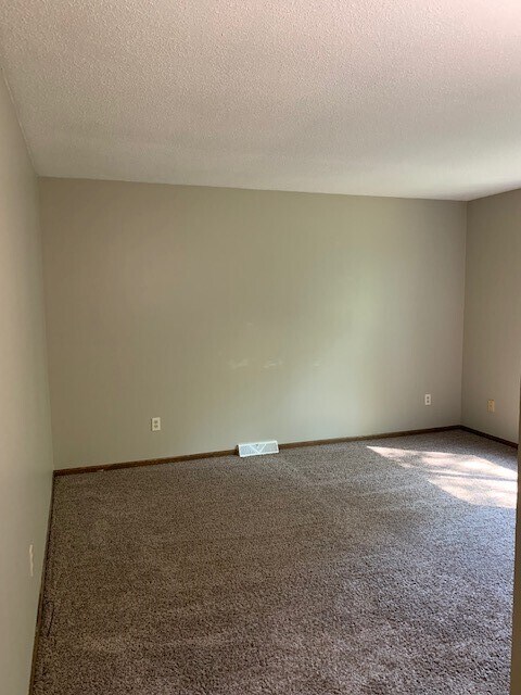 Building Photo - 5691 Roseworth Ct SE