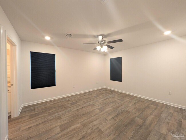 Building Photo - 7516 Oak Lake Blvd