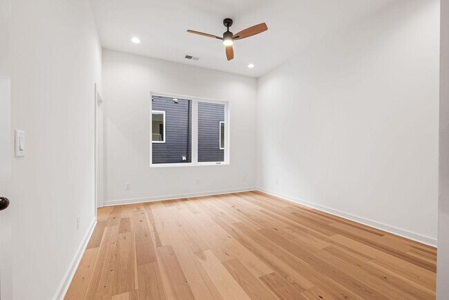 Building Photo - 1244 1st Ave S