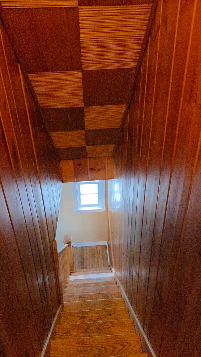 Building Photo - 325 Glenn St