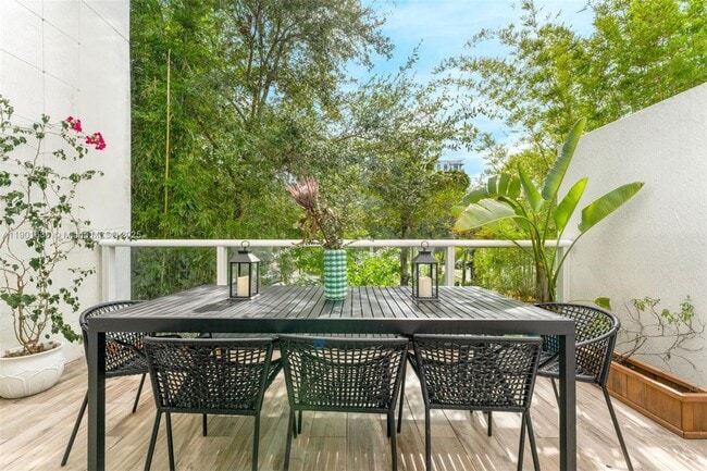 Building Photo - 455 NE 39th St