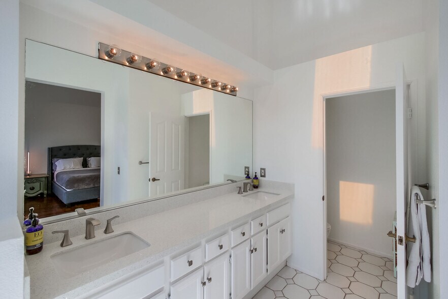 Building Photo - 7140 Calabria Ct