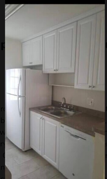 Building Photo - 1788 Poinsettia Ave