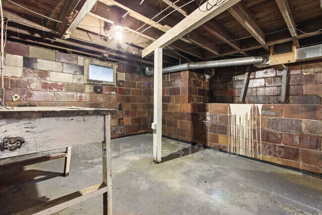 Building Photo - 27 E Orchard Ave