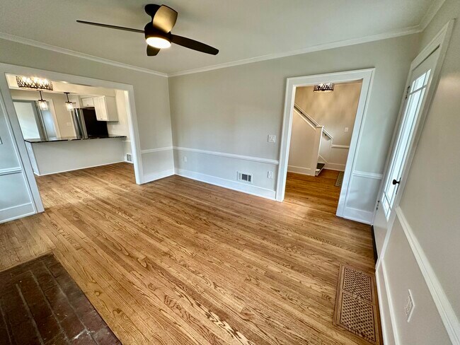 Building Photo - 992 Palmer