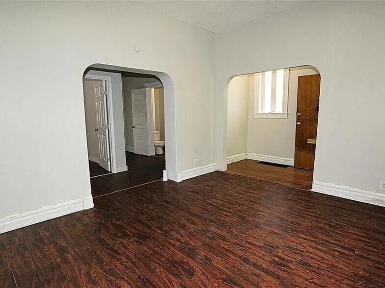 Building Photo - 5501 Putnam St
