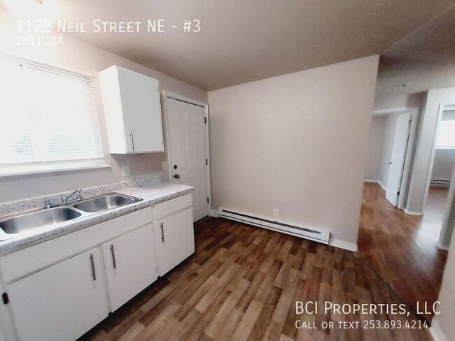 Building Photo - 1122 Neil St NE