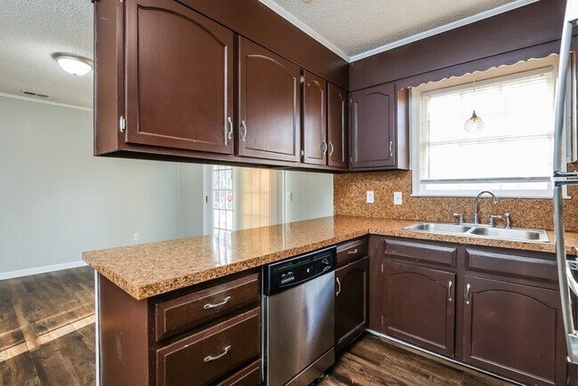 Building Photo - 111 Cornell Dr