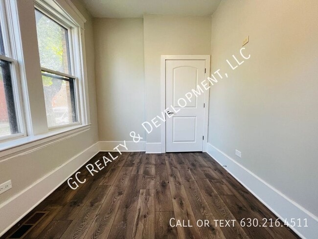 Building Photo - 6401 S Eberhart Ave