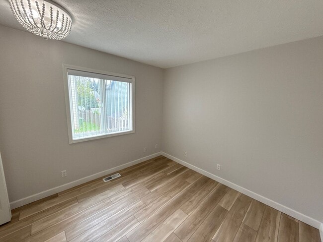 Building Photo - 5512 Murray St SE