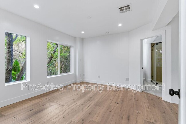 Building Photo - 2409 Yorkshire Dr