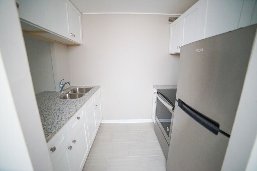 Building Photo - 233 E Erie St