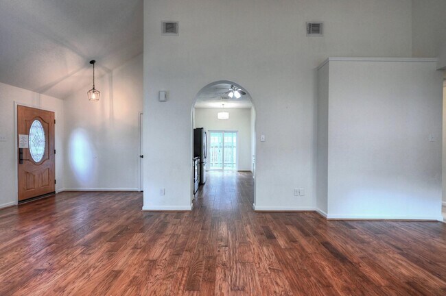 Building Photo - 9859 Meadow Bend Ln