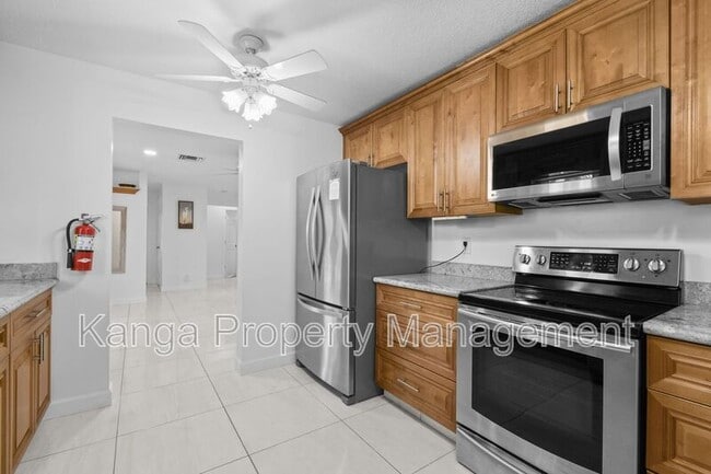 Building Photo - 244 Greymon Dr