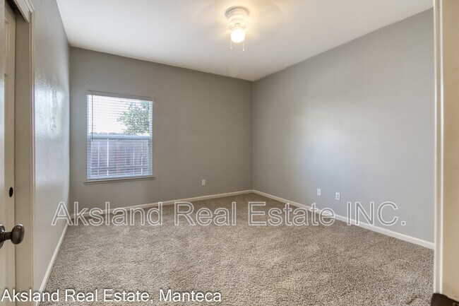 Building Photo - 2261 Silverlace Pl