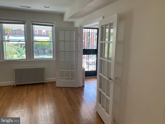 Building Photo - 1326 Holbrook St NE