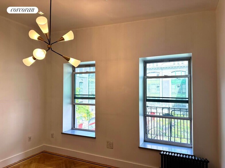 Building Photo - 324 W 47th St