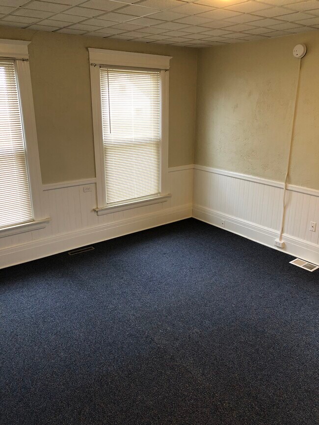 Building Photo - 171 Colonial Ct