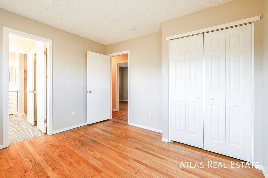 Building Photo - 730 S Oakland St