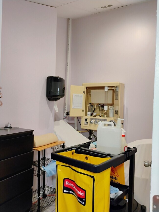 Building Photo - 9788 Clarewood Dr