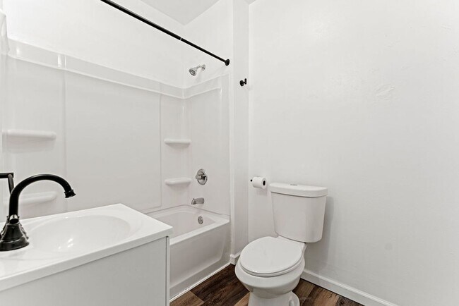 Building Photo - 457 Ahnaip St