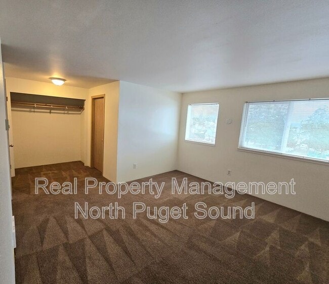 Building Photo - 8326 Henning Dr