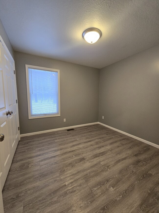 Building Photo - 1796 E Lake Mitchell Dr