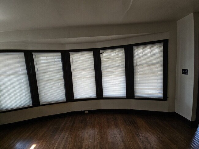 Building Photo - 1547 Hillcrest Rd