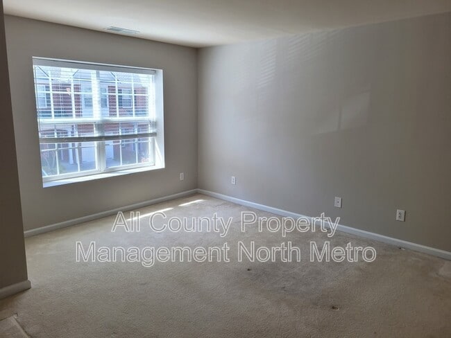 Building Photo - 9859 Murano View