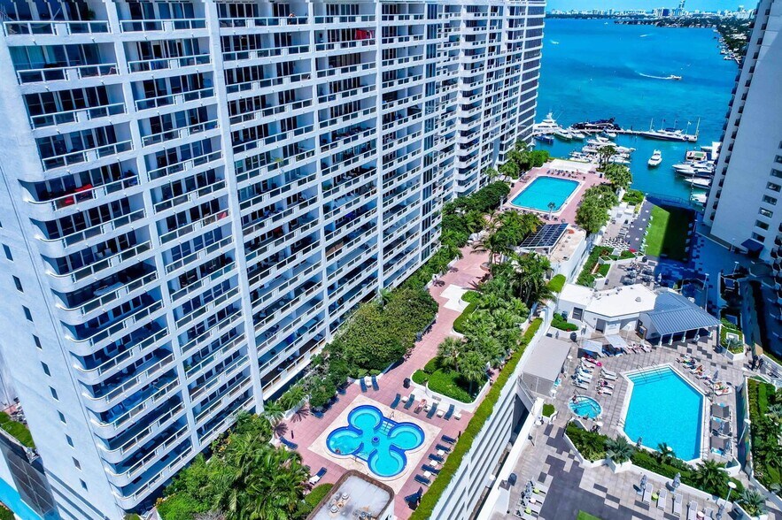 Building Photo - 1717 N Bayshore Dr