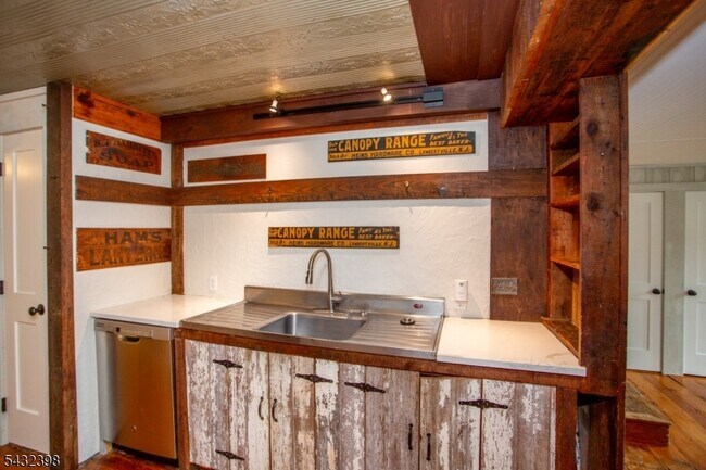 Building Photo - 54 Coryell St