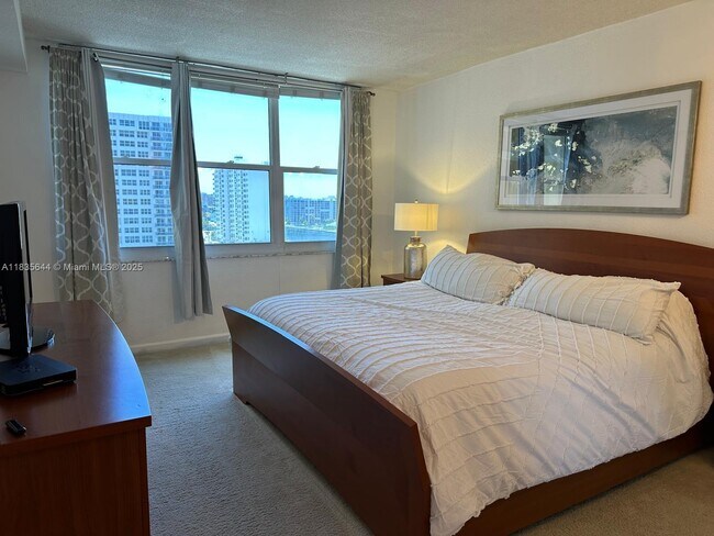 Building Photo - 2501 S Ocean Dr