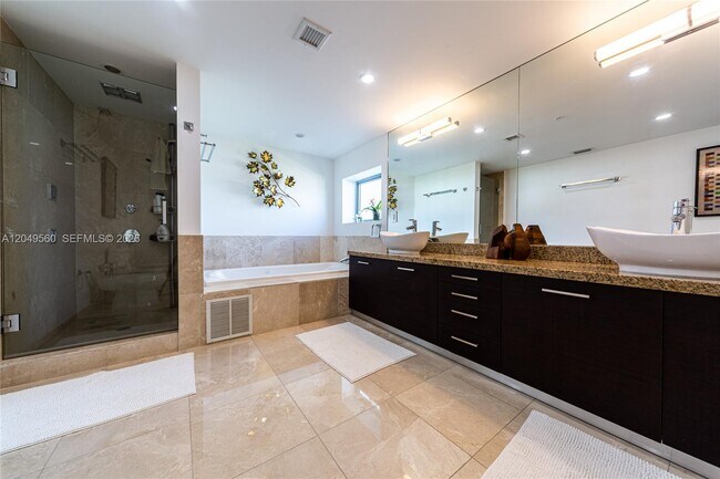 Building Photo - 9400 W Bay Harbor Dr