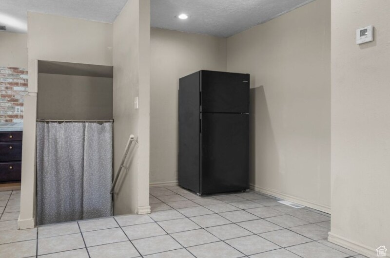 Building Photo - 57 N Center St