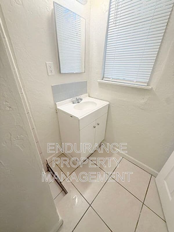 Building Photo - 150 W 15th St