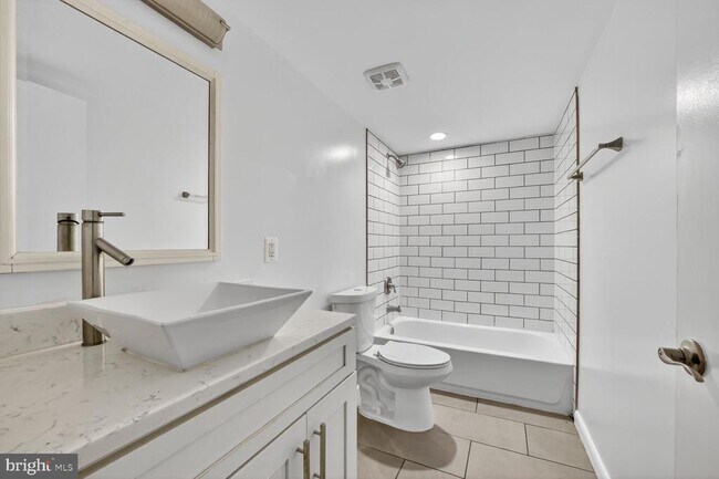 Building Photo - 15 S St NE