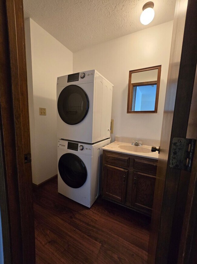 Building Photo - Thompson Dr