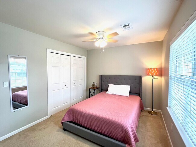 Building Photo - 30 Bay Walk Ct