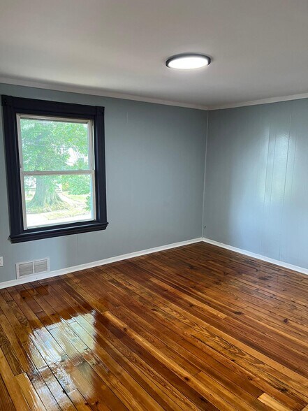 Bedroom - 703 French St