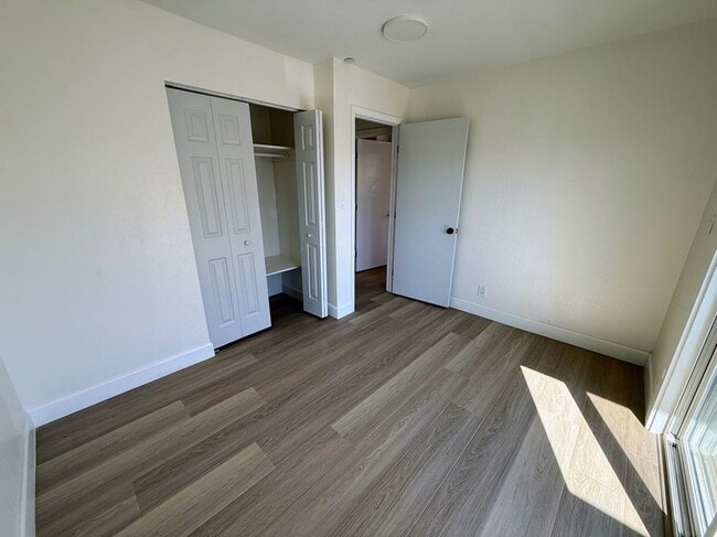 Building Photo - 318 3rd Ln