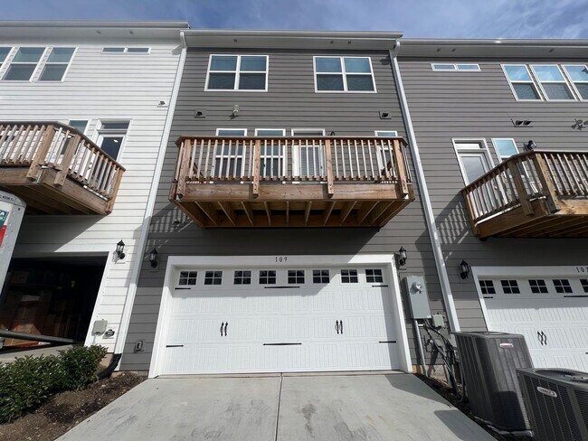 Building Photo - Stunning 4BD, 3.5BA Knightdale Townhome with a 2-Car Garage in an HOA Community