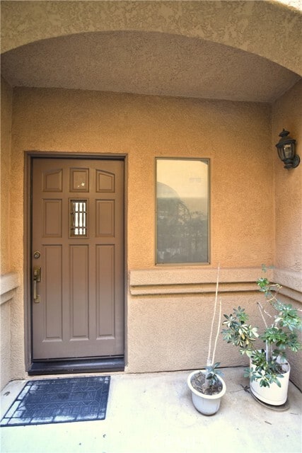 Building Photo - 2062 Lakeshore Dr