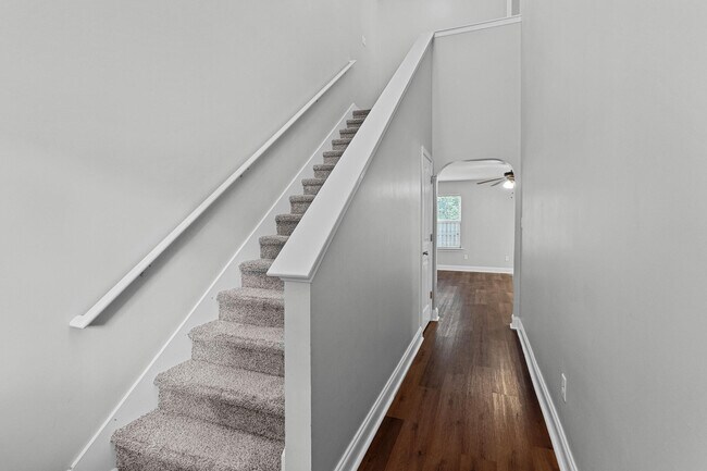 Building Photo - 1132 Sierra Ln