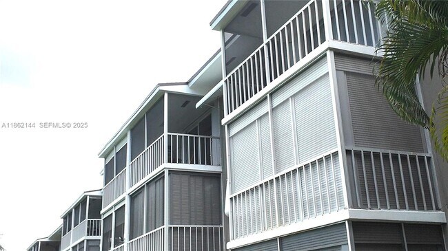 Building Photo - 5200 Washington St